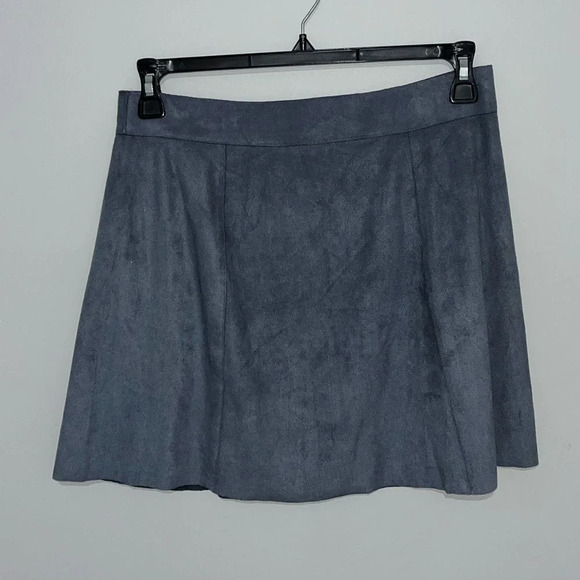 1 State size M faux suede grey mini skirt EUC - Picture 8 of 13